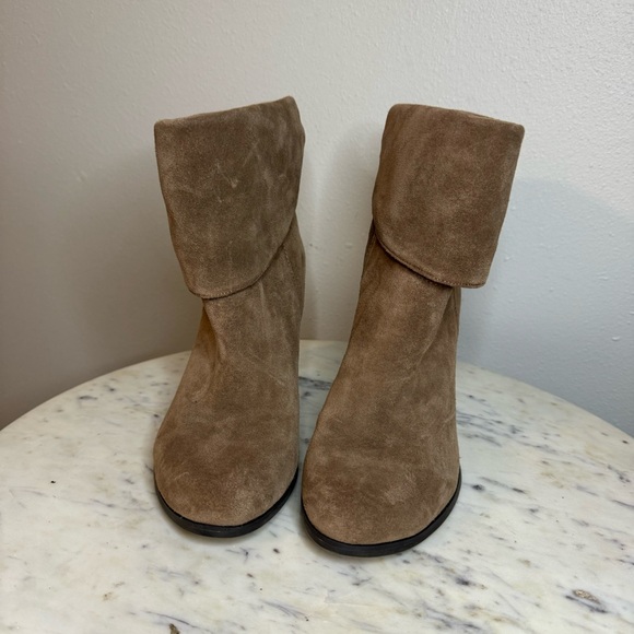 BCBGeneration Booties Size 6M Suede
Heels shoes - Picture 3 of 7